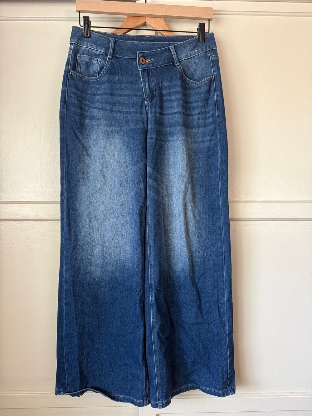 Halara Wide Leg Women’s Asymmetric Jeans in Blue Size small